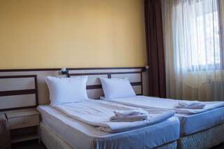 Отель Hotel Rodina Банско Двухместный номер с 1 кроватью или 2 отдельными кроватями-6
